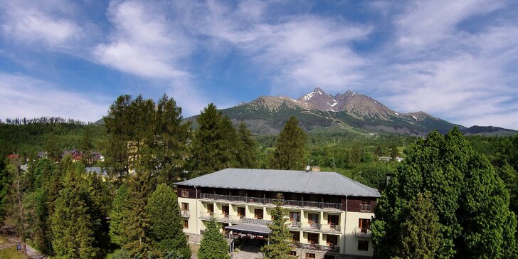 Horská turistika v Tatrách: pobyt v novozrekonštruovanom hoteli s raňajkami aj wellness v nádhernej prírode Tatranskej Lomnice