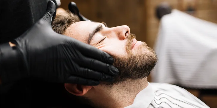 Barber factory v centre mesta ponúka: strih, úpravu brady aj špeciálne ošetrenie problémovej vlasovej pokožky zamerané na lupiny či vypadávanie vlasov