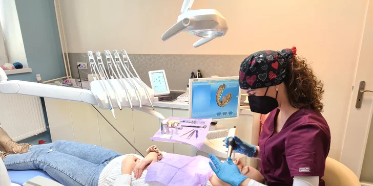 Dentálna hygiena s pieskovaním pre celú rodinu či zľava na bielenie zubov