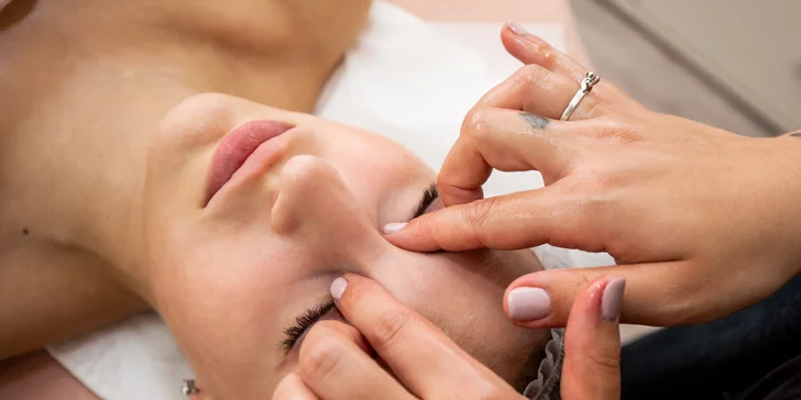 Kompletné ošetrenie pleti alebo aj masáž tváre v Belleza beauty