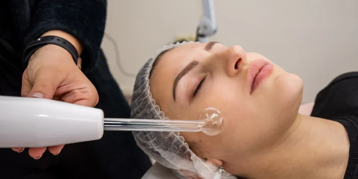 Kompletné ošetrenie pleti alebo aj masáž tváre v Belleza beauty