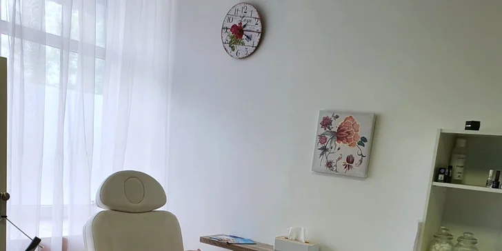 Suchá alebo expresná pedikúra s parafínovým zábalom alebo gél lakom