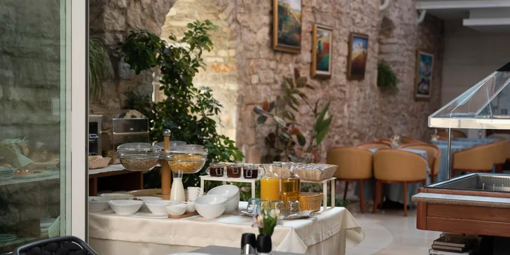 Dovolenka v Chorvátsku: 4* hotel v Novigrade s raňajkami a wellness, 80 metrov od pláže