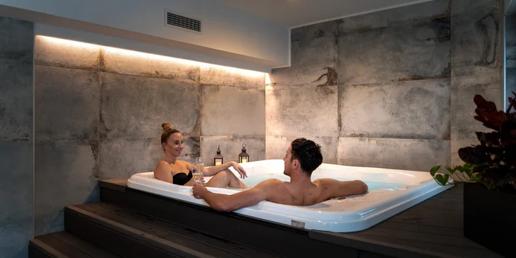 Dovolenka v Chorvátsku: 4* hotel v Novigrade s raňajkami a wellness, 80 metrov od pláže