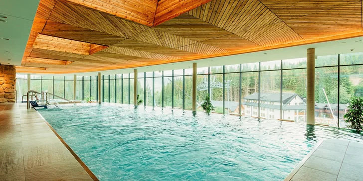 Aqua relax v Hoteli SOREA*** SNP v Jasnej: rekonštruovaný wellness s viacerými bazénmi, saunami a polpenziou priamo pod Chopkom