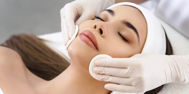 Kozmetické ošetrenia podľa výberu: hĺbkové čistenie, hydratácia, masáž tváre, lash lifting či laminácia obočia