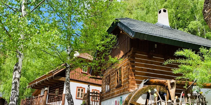 Netradičné ubytovanie v Pekle Čertovina: pobyt v mobilheime alebo chalúpkach s polpenziou, vstupom do bazéna aj vírivky