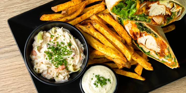 Chrumkavý kurací KONN wrap s prílohami aj limonádou