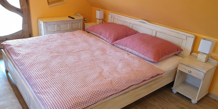 Netradičné ubytovanie v Pekle Čertovina: pobyt v mobilheime alebo chalúpkach s polpenziou, vstupom do bazéna aj vírivky