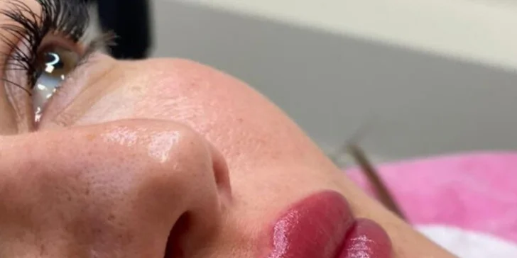Permanentný make-up obočia alebo pier v Jenny Beauty