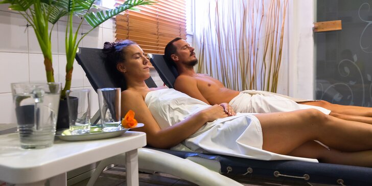 Dvojhodinový privátny relax v parnej alebo fínskej sauny pre 2 až 5 osôb