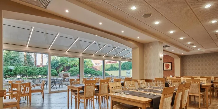 Pobyt medzi vinicami na južnej Morave: hotel s raňajkami, bowlingom a jesenným wellness