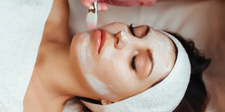 Microblading obočia alebo hĺbkové čistenie pleti