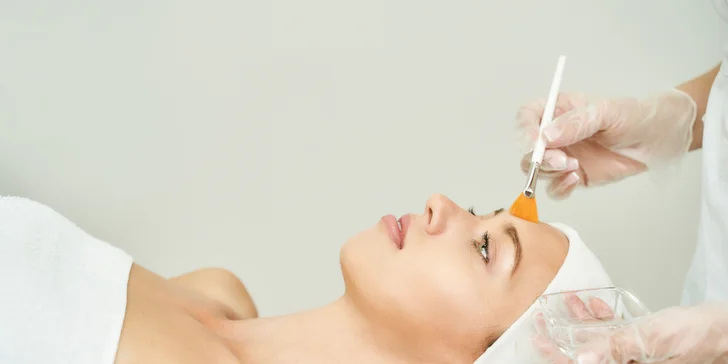 Microblading obočia alebo hĺbkové čistenie pleti
