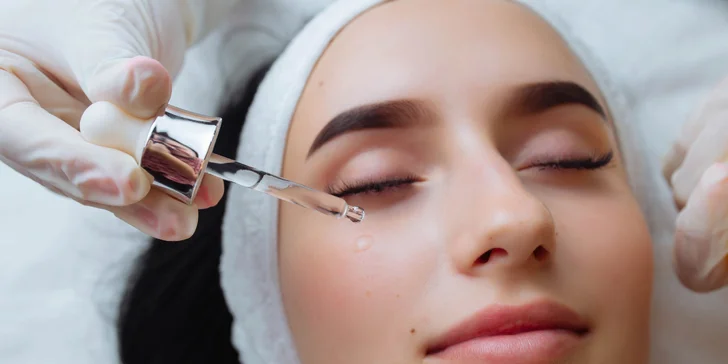 Microblading obočia alebo hĺbkové čistenie pleti