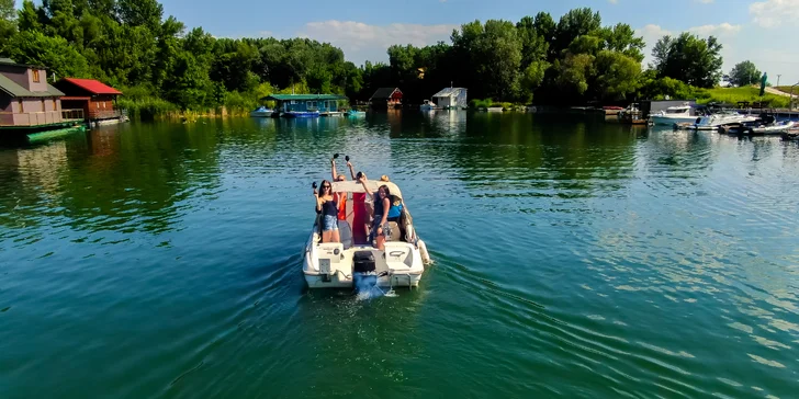 Privátna plavba loďkou: netradičná romantika vo dvojici, rodinný výlet, fotenie, teambuilding aj rozlúčka so slobodou