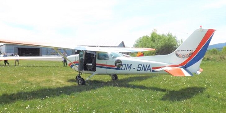 Zážitkový let lietadlom CESSNA C172 pre 1 až 3 osoby s možnosťou pilotovania