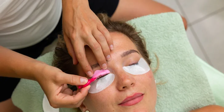 Zvodný pohľad bohyne: Laminácia obočia alebo Lash lift & botox mihalníc