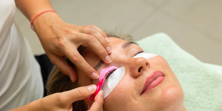 Zvodný pohľad bohyne: Laminácia obočia alebo Lash lift & botox mihalníc