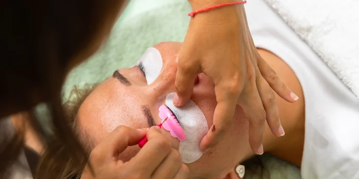 Zvodný pohľad bohyne: Laminácia obočia alebo Lash lift & botox mihalníc