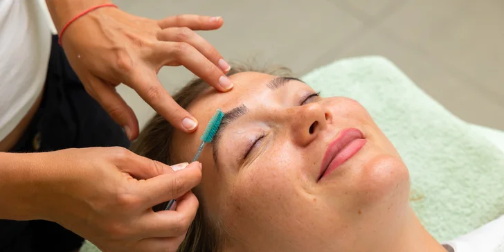 Zvodný pohľad bohyne: Laminácia obočia alebo Lash lift & botox mihalníc