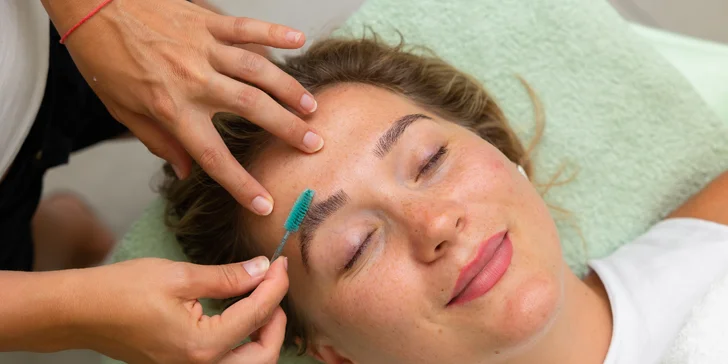 Zvodný pohľad bohyne: Laminácia obočia alebo Lash lift & botox mihalníc