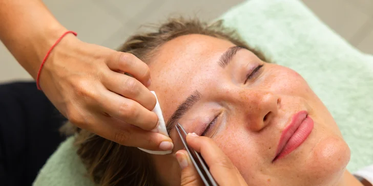 Zvodný pohľad bohyne: Laminácia obočia alebo Lash lift & botox mihalníc