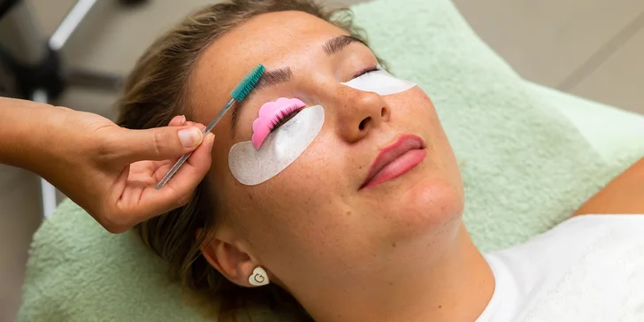 Zvodný pohľad bohyne: Laminácia obočia alebo Lash lift & botox mihalníc
