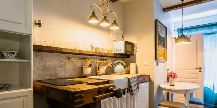 Štýlový apartmán v centre historickej Banskej Štiavnice: moderný dizajn, plne vybavená kuchyňa a kúpeľňa, pet friendly