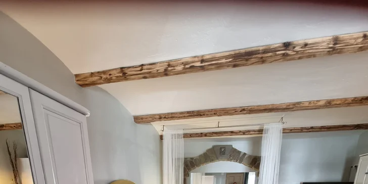 Štýlový apartmán v centre historickej Banskej Štiavnice: moderný dizajn, plne vybavená kuchyňa a kúpeľňa, pet friendly