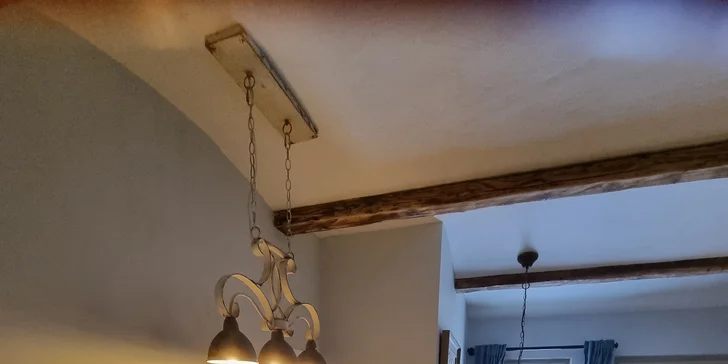 Štýlový apartmán v centre historickej Banskej Štiavnice: moderný dizajn, plne vybavená kuchyňa a kúpeľňa, pet friendly