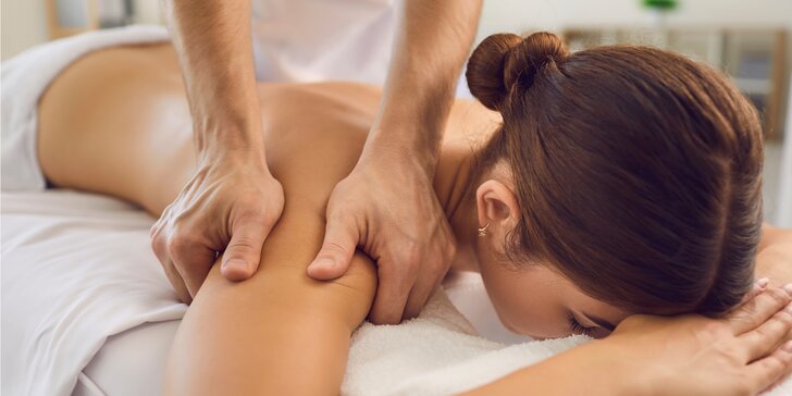 Klasická či terapeutická masáž alebo mäkké techniky vykonávané fyzioterapeutom