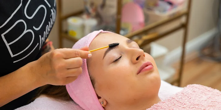 Lash Lift s keratínom a farbenie mihalníc alebo laminácia obočia s podfarbením
