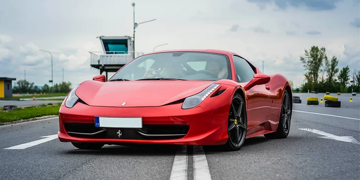 Nezabudnuteľný zážitok vo Ferrari ako vodič alebo spolujazdec
