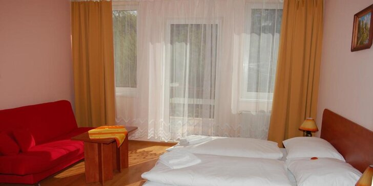 Pobyt pre rodiny aj zamilované páry v centre Bardejovských kúpeľov: komfortné izby i varianty s raňajkami