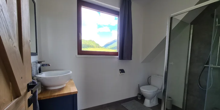 Leto alebo jeseň v očarujúcej prírode Liptova: prenajmite si luxusný chalet až pre 14 osôb