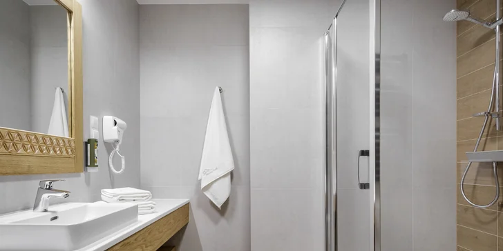 Príjemný oddych v Zakopanom: moderný hotel s komfortnými izbami, raňajkami či polpenziou
