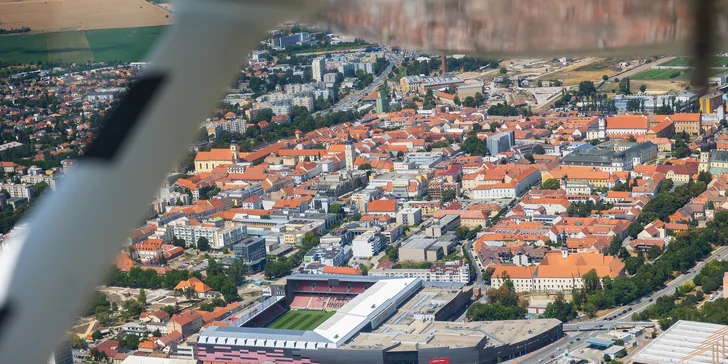 Zážitkový let lietadlom pre 1 až 3 osoby až zo 4 letísk
