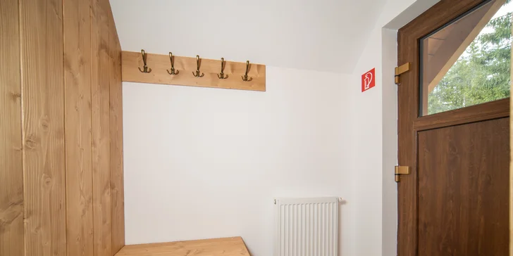 Nový Rezort Pri Jazere na úpätí Vysokých a Západných Tatier: relax s rodinou alebo partiou v luxusných chatkách