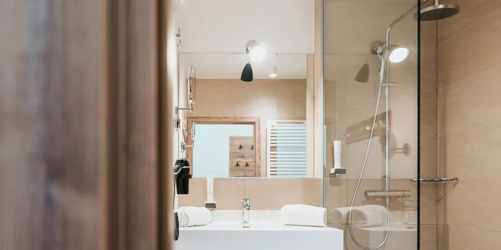 Aktívna dovolenka v Korutánsku: moderný hotel s raňajkami či polpenziou a saunou