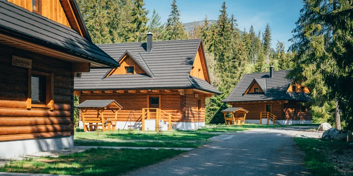 Nový Rezort Pri Jazere na úpätí Vysokých a Západných Tatier: relax s rodinou alebo partiou v luxusných chatkách