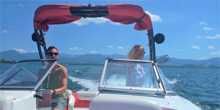 Adrenalínová jazda na motorovom člne s kapitánom na Liptovskej Mare