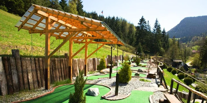 Pobyt v útulných dreveniciach s novým wellness, golfom a raňajkami v krásnom prostredí Zázrivej, v Malej Fatre pri Terchovej