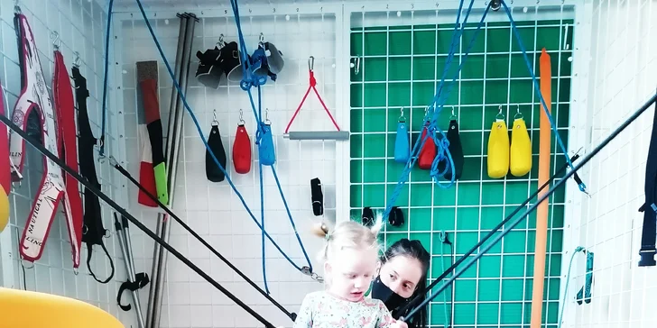 Pomôžme anjelskú Adelku postaviť na nôžky
