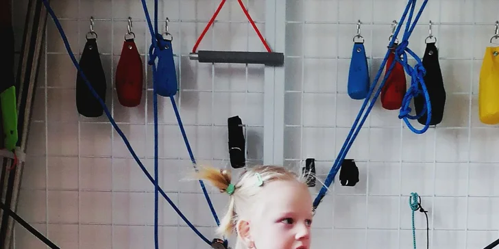 Pomôžme anjelskú Adelku postaviť na nôžky