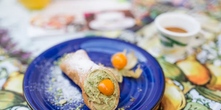 Originálny taliansky dezert Cannoli či Croissant con gelato