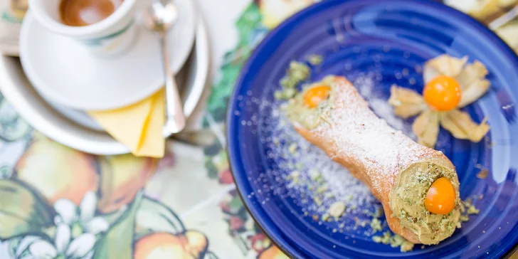 Originálny taliansky dezert Cannoli či Croissant con gelato