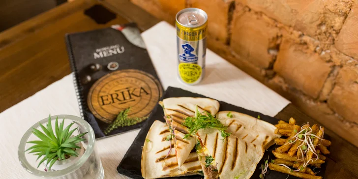 Mexiko v Bowling Erika: Quesadilla s hranolčekmi a nápojom