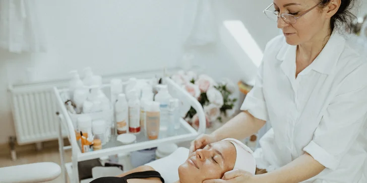 Masáž hlavy, očného okolia alebo relaxačné ošetrenie tváre