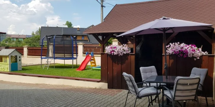 Nezabudnuteľný pobyt v apartmánoch neďaleko Zuberca: plne vybavená kuchyňa, altánok s grilom či detské ihrisko